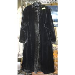 SIZE 5 VINTAGE FAUX  FUR 3/4 LENGTH COAT