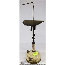 ANTIQUE COLEMAN KEROSENE LAMP