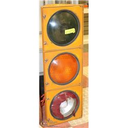 STREET TRAFFIC LIGHTS (WORKS) - NEED RED LENS