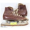 Image 1 : VINTAGE LEATHER ICE SKATES.