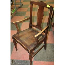 ANTIQUE OAK CAPTAINS CHAIR