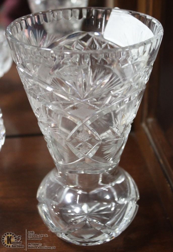 Antique Pinwheel Vase And Pineapple Crystal Bowl