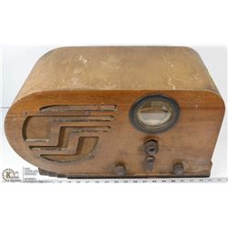 1937 PHILCO TABLE RADIO MODEL 37-630.