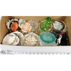 3) 26 ASSORTED DECORATIVE ASHTRAYS.