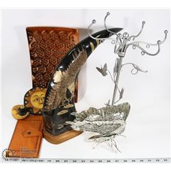 LOT WITH COPPER PLATE, CARVED HORN, JEWELLERY