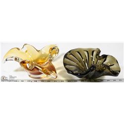 PAIR OF ART GLASS BOWLS