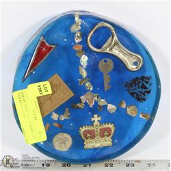 COLLECTIBLES INSIDE GLASS INCL 7-UP BOTTLE CAP