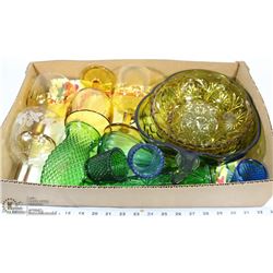 BOX OF VINTAGE GLASS WARE/BOWLS/VASES ETC.