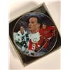 Image 1 : SPECIAL EDITION GORDIE HOWE AUTOGRAPHED COMMEMORATIVE PLATE