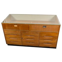 Counter Top Display Case