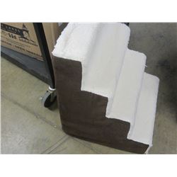New set of pet stairs / aid for older pets