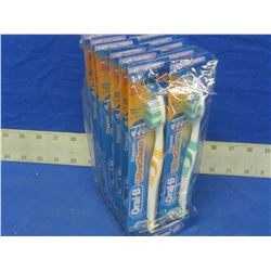 15 New Oral-B Toothbrushes / classic-soft