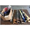 Image 1 : BOX OF SAWS STANLEY AND OTHER HAND PLANES VISE AND SAND PAPER