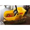 Image 1 : RUBBERMAID MOP BUCKET WITH WRINGER