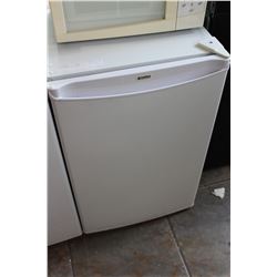 WHITE KENMORE BAR FRIDGE