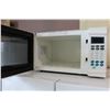 Image 2 : WHITE KENMORE MICROWAVE