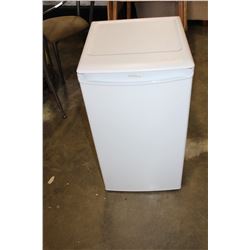 WHITE DANBY DESIGNER BAR FRIDGE