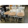 Image 1 : 3 MICROFIBER BAR STOOLS
