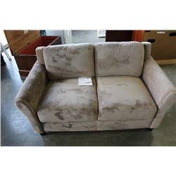 NEW WEST HAMPTOM HARTFORD BROWN LOVESEAT