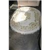 Image 1 : OVAL FRINGED AREA CARPET