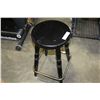 Image 2 : BLACK STOOL