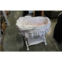KOLCRAFT BABY BASINETTE
