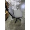 Image 2 : GREY ROLLING OFFICE CHAIR