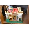 Image 1 : FISHERPRICE CASTLE AND FIGURES AND ACCESSORIES