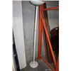 Image 1 : WHITE FLOOR LAMP