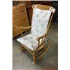 Image 1 : VINTAGE MAPLE ROCKER