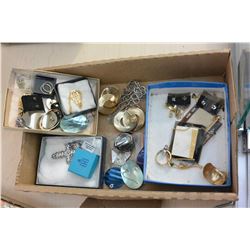 TRAY OF JEWELLRY
