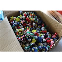 BOX OF JUSTICE LEAGUE DC STRING FIGURES