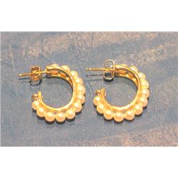 PAIR OF PEARL EARRINGS