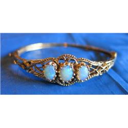 BRACELET W/(3) OPALS