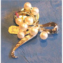PIN W/PEARLS
