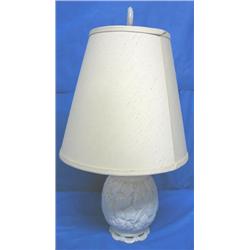 22-1/2" "IVY" PATTERN WHITE GLASS TABLE LAMP