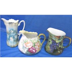 LOT, PITCHERS (3) SHORTER VASE IN CENTER HAS