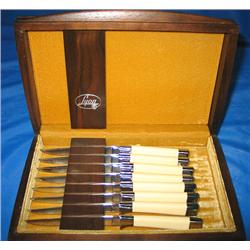 LYON 8-PC KNIFE SET W/CASE