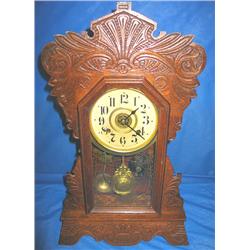 NEW HAVEN CLOCK CO. WOODEN MANTEL CLOCK