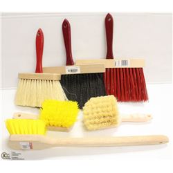 LOT OF 6 ASSORTED BRUSHES