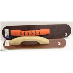 PAIR OF KRAFT WOOD HAND FLOATS