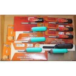 LOT OF 9 PLASTIC AND METAL TROWELS ON CHOICE