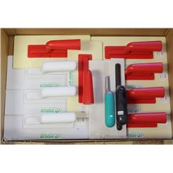 LOT OF 11 PLASTIC TROWELS ON CHOICE