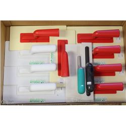 LOT OF 11 PLASTIC TROWELS ON CHOICE