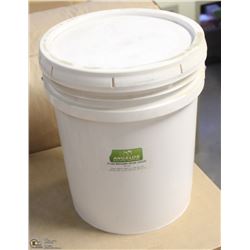 40LB PAIL OF PC09 BROWN IRON OXIDE CONCRETE