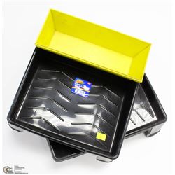 4 PAINT TRAYS AND A MUD PAN