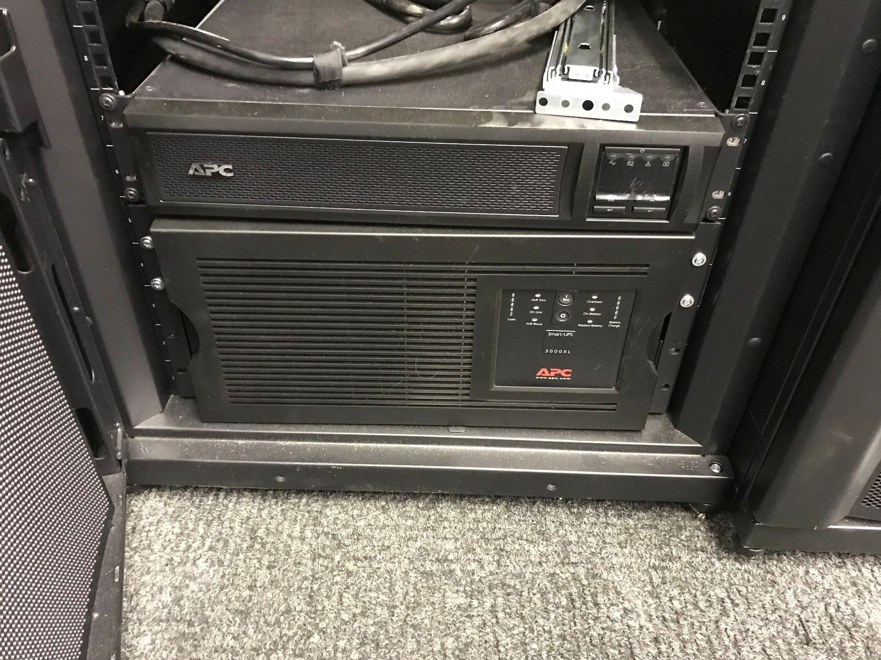 APC 6.5' HEAVY DUTY VENTED MOBILE SERVER RACK, WITH APC 3000XL SMART ...