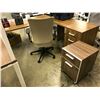 Image 2 : SANDALWOOD TAYCO L-SHAPE CLERICAL DESK WITH 2 MOBILE PEDESTALS &