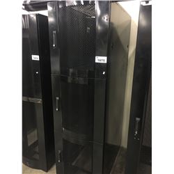 IBM 6.5' HEAVY DUTY 3 BAY VENTED MOBILE SERVER RACK