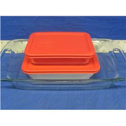 New 5 piece PYREX set with lids / large cassarole dish is 16 x 9"